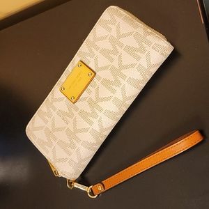 Michael Kors Signature Wallet